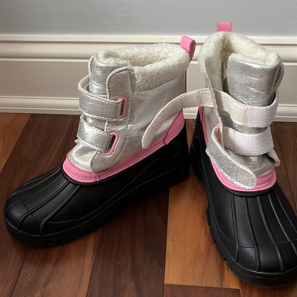 RuggedBear Sherpa Like Insulated Girls Winter Boots Size 4-5 - Picture 2 of 4